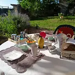 Oda ve Kahvaltı Les Bessonnes
