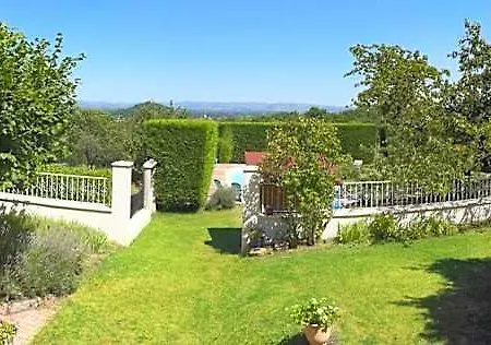 Les Bessonnes Bed & Breakfast 4*